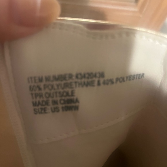 White Cream Pearl Western Booties with Pearl Gold Accents Size 10 WW - Picture 11 of 16